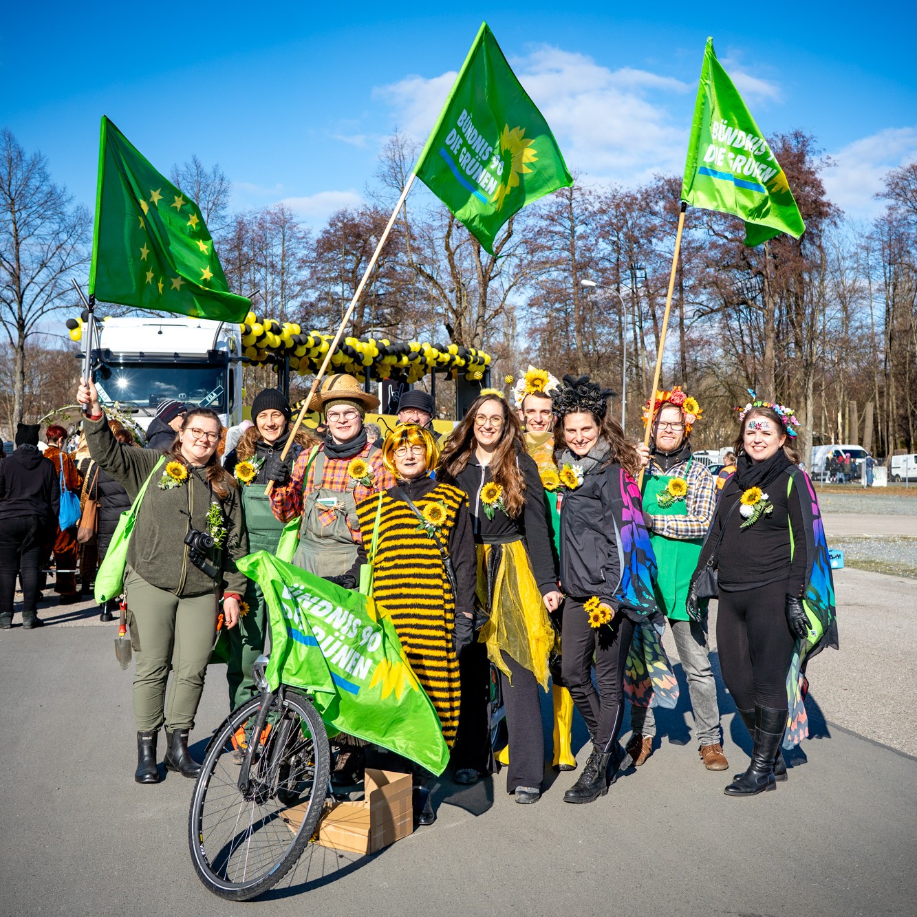 Grüne zogen mit Sa-„Bienchen“ und Blümchen in den Fasching